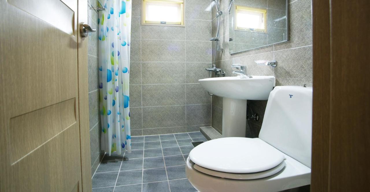 Gotjawal Geomunoreum Pension Jeju Extérieur photo