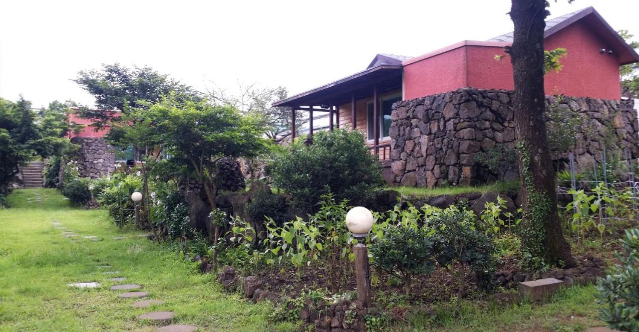 Gotjawal Geomunoreum Pension Jeju Extérieur photo
