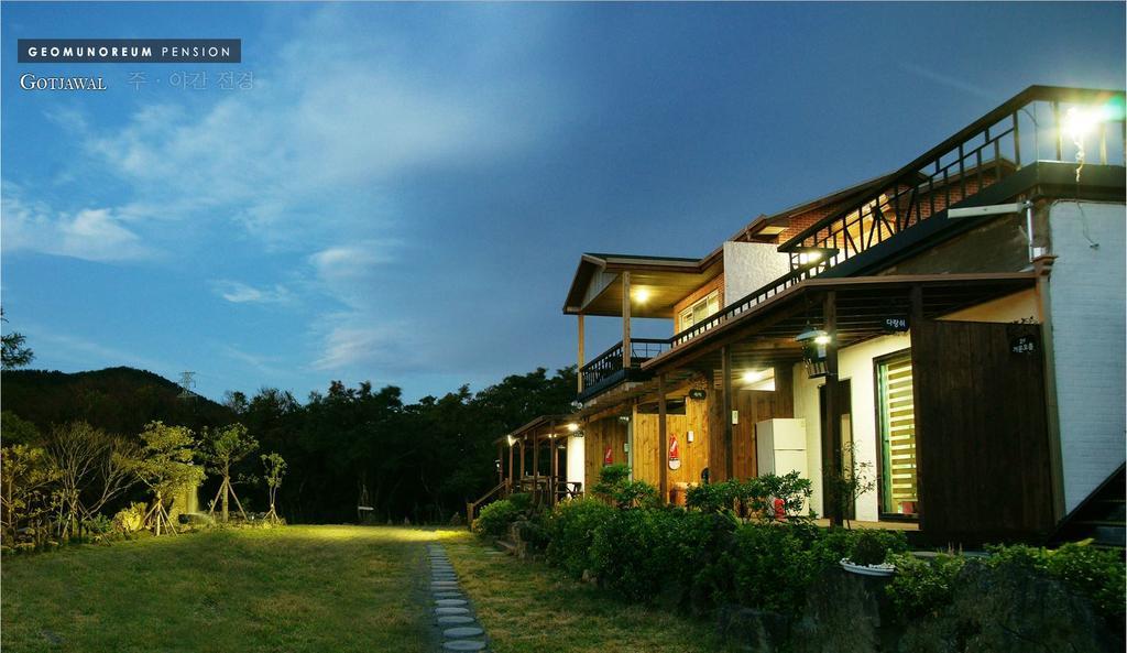 Gotjawal Geomunoreum Pension Jeju Extérieur photo