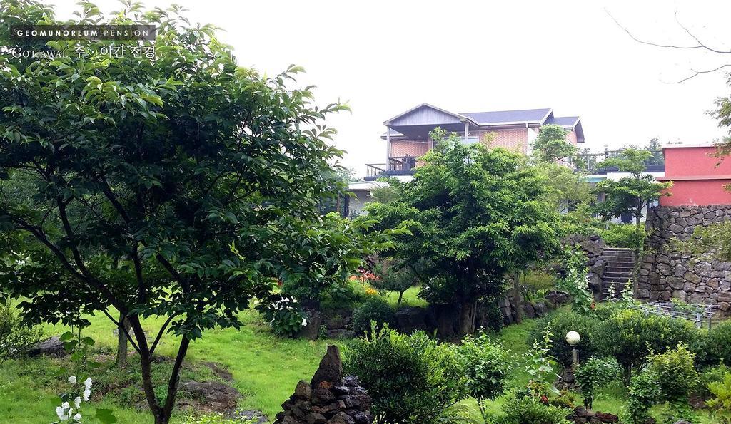 Gotjawal Geomunoreum Pension Jeju Extérieur photo
