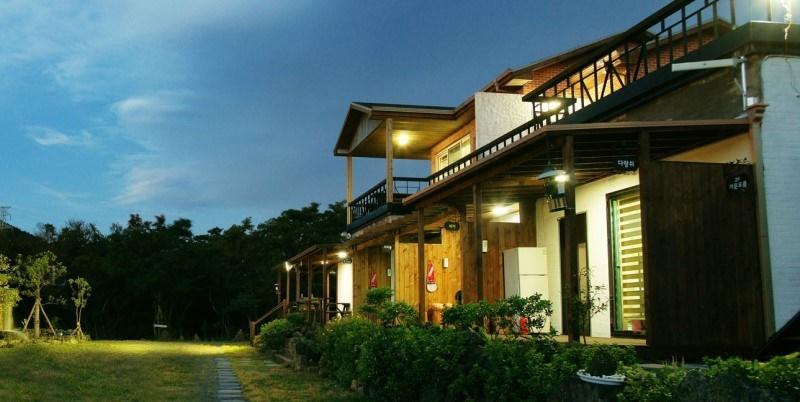 Gotjawal Geomunoreum Pension Jeju Extérieur photo