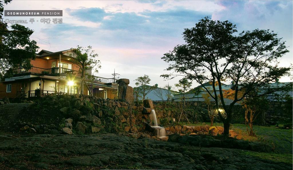 Gotjawal Geomunoreum Pension Jeju Extérieur photo