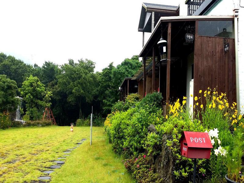 Gotjawal Geomunoreum Pension Jeju Extérieur photo