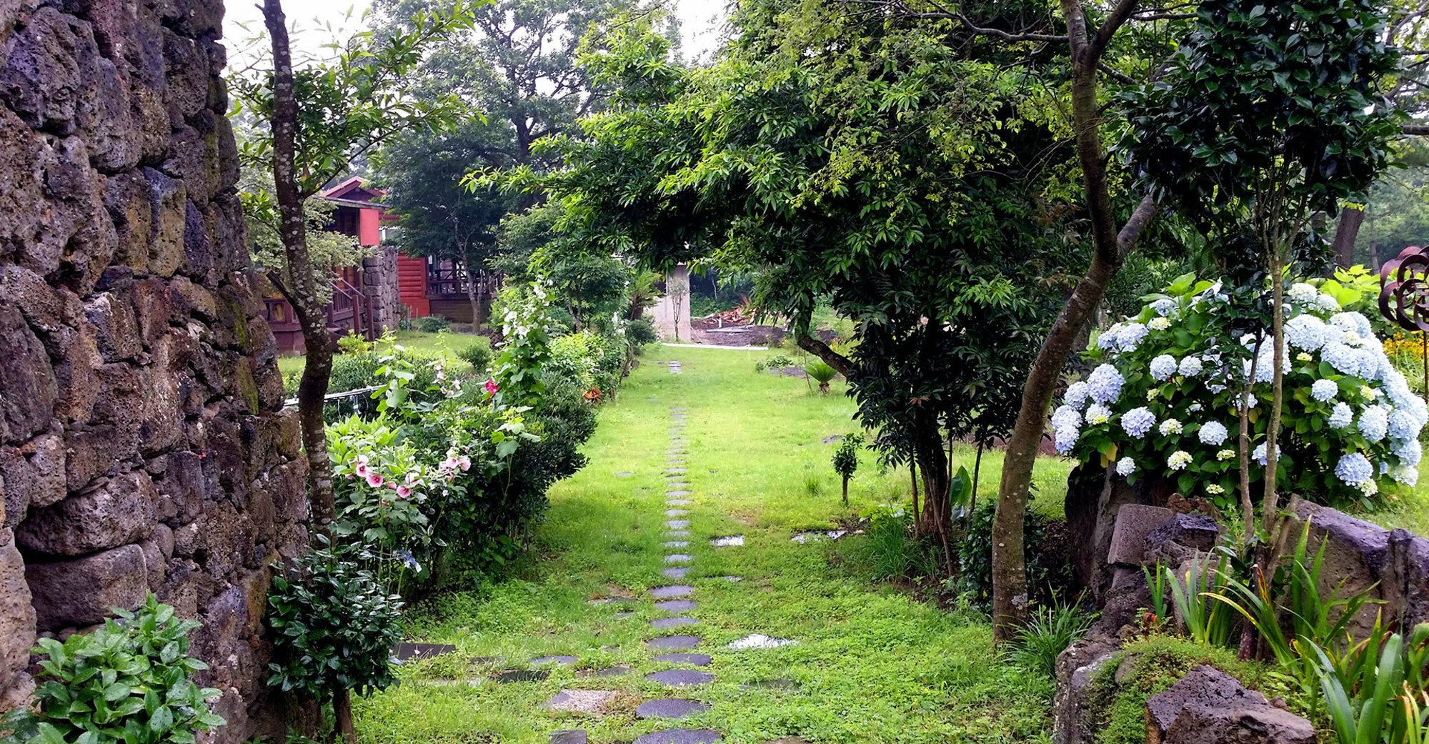 Gotjawal Geomunoreum Pension Jeju Extérieur photo